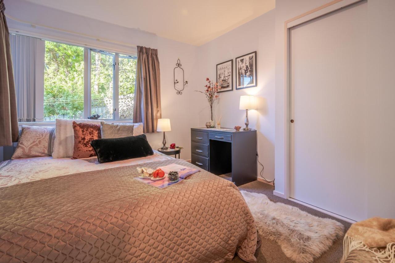 Rose On The Bay - Akaroa Holiday Home Bagian luar foto